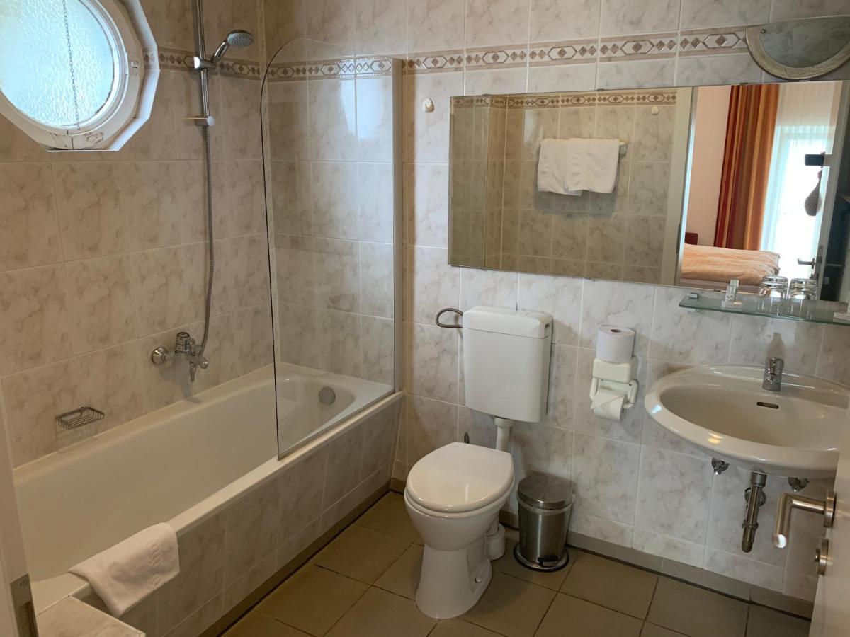Hotel Restaurant Zur Post Wuppertal Kültér fotó
