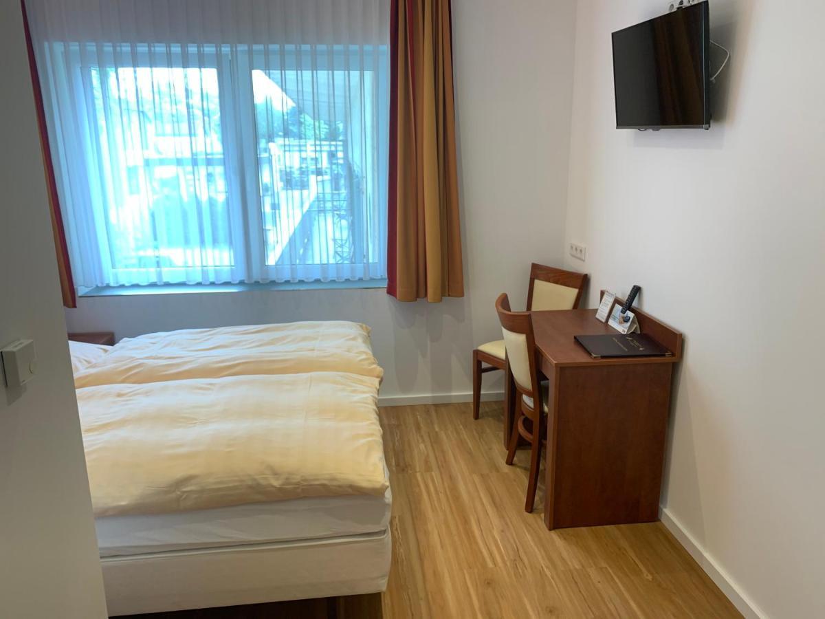 Hotel Restaurant Zur Post Wuppertal Kültér fotó